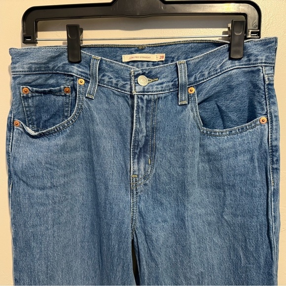 Levi's Women's Low Pro Relaxed Fit Straight Leg Jeans Denim Classic Size 28 - Picture 6 of 16